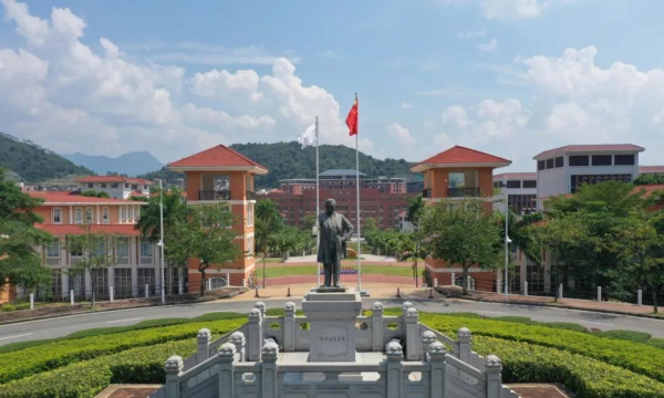 广州南方学院户外活动场地