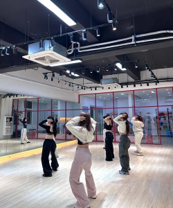 霍城县尚舞艺术培训有限公司阅读区