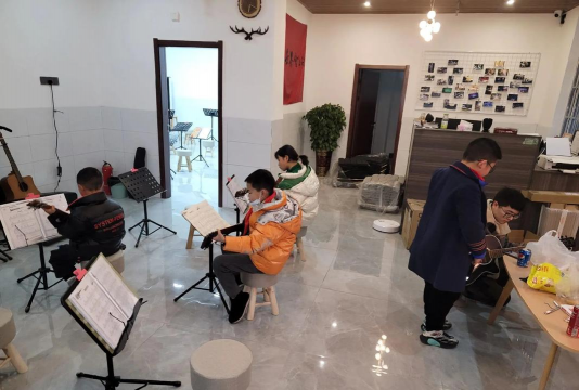 老河口市小斑马艺术培训学校有限公司阅读区