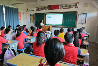 通城县关刀镇中心小学阅读区