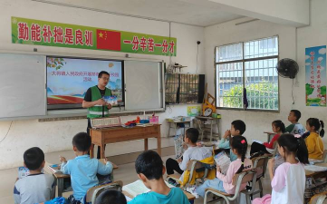 吴川市覃巴镇那郎小学阅读区