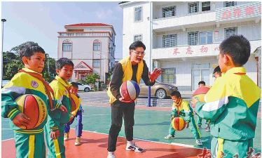 高州市潭头镇凤坡小学