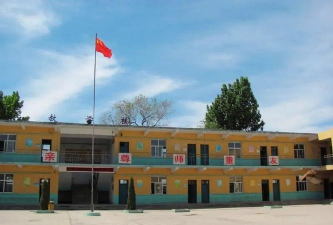 沈丘县卞路口乡中心小学阅读区