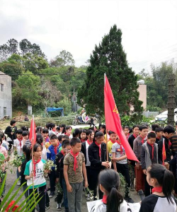 惠东县白花联丰小学阅读区