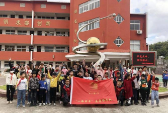 文成县巨屿镇中心小学阅读区