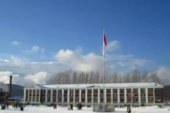 大兴安岭高级中学阅读区