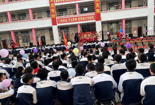 双城市现代中学阅读区