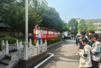 怀宁县高河镇新山小学阅读区