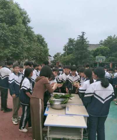 丰都县暨龙乡初级中学校