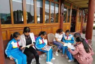 腾冲县腾越镇下绮罗村幼儿园阅读区