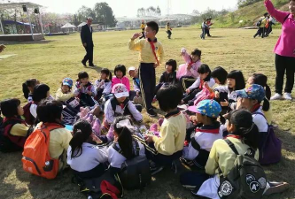 小榄镇盛丰小学阅读区