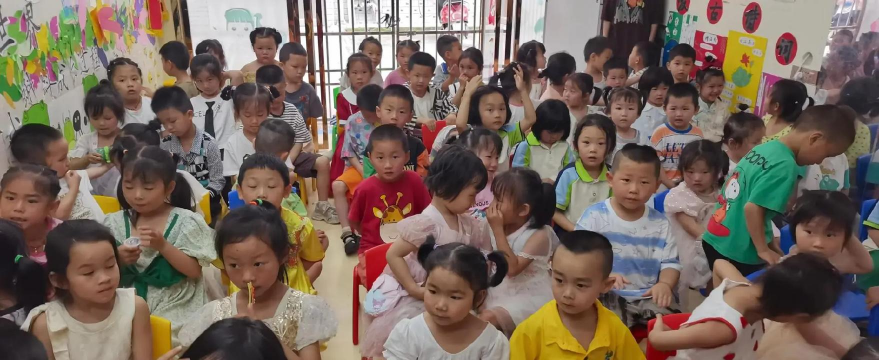 库车县民办金苹果幼儿园阅读区