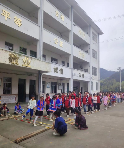 隆江镇第二小学