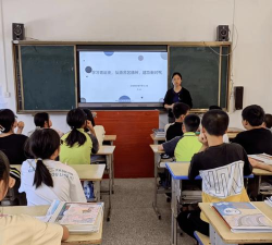 龙南县关西镇中心小学阅读区