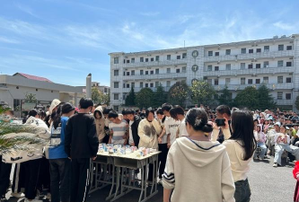 月山镇第二初中阅读区