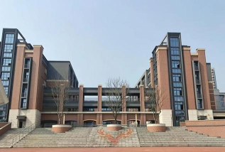 成都市都江堰外国语实验学校