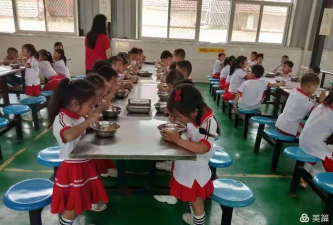 湖北省国营万福店农场中心幼儿园阅读区