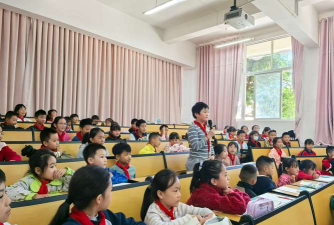 新盈二小阅读区