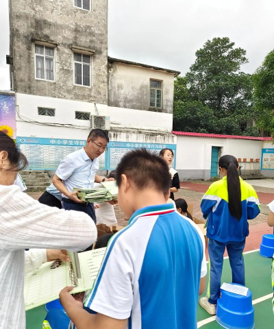 东兴市江平镇中心小学阅读区