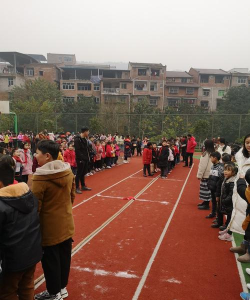 双龙镇中心校硐庙村小学校阅读区