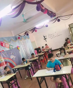 廉江市石角镇小叮当幼儿园阅读区