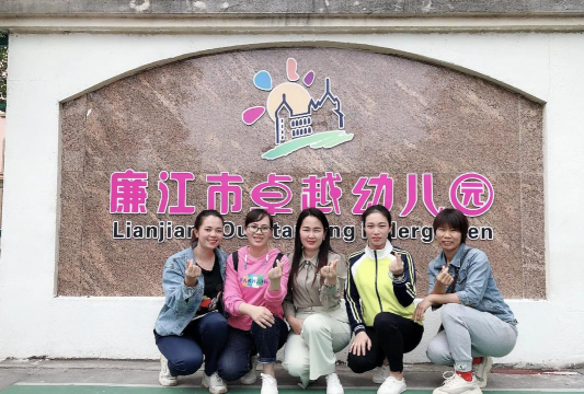 廉江市童心源幼儿园阅读区