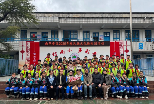 綦江县赶水镇适中中心小学苗族小学阅读区