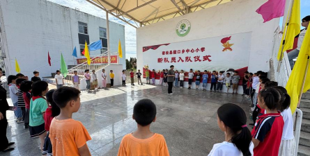 宣汉县隘口乡中心校烟灯村小学阅读区