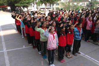 潼南县米心镇小学校阅读区