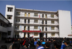 大竹人和乡中心校阅读区