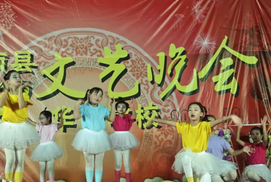 平南县华兴学校阅读区