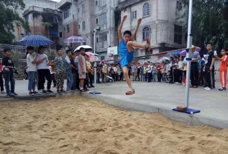 平南县大洲镇中心小学阅读区