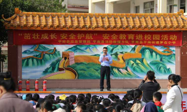 平南镇罗合小学