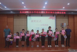 灵山镇罗权中心小学