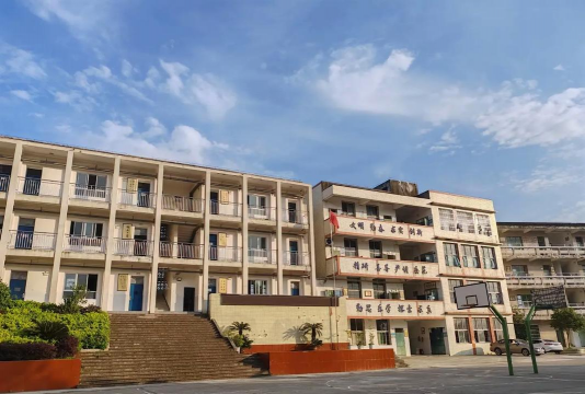 大足县三驱镇灯塔中心小学跃龙村小