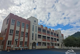 云阳县黄金包荣华学校阅读区