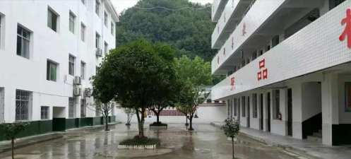 镇巴县长岭初级中学