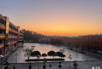 灵宝市秦岭学校