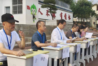 文山县柳井乡一贯制学校中学部阅读区