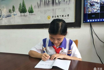 金石镇下陇小学阅读区