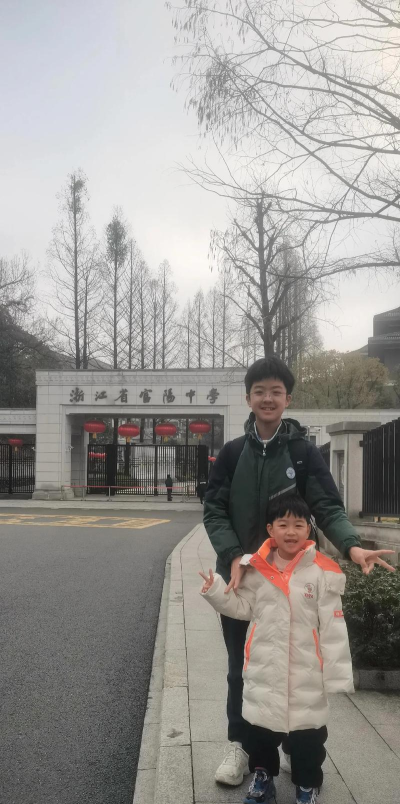 富阳市富阳镇春江中愉中学阅读区