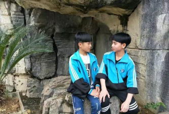 荔波县甲良镇中学阅读区