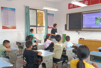 龙里县龙山镇播箕桥小学阅读区