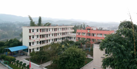富顺县兜山镇起凤中学