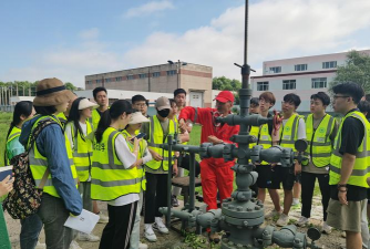霸州石油物探技工学校阅读区