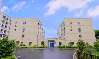 新昌技师学院阅读区