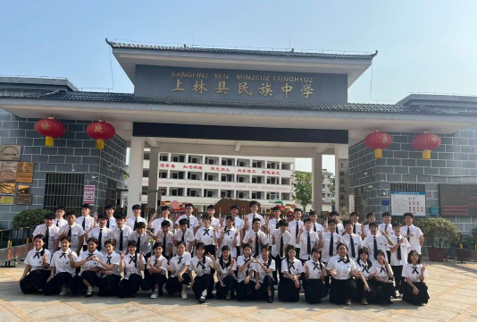 上林县职业技术学校阅读区