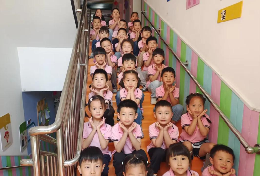 进贤县池溪乡池溪中心宝宝幼儿园