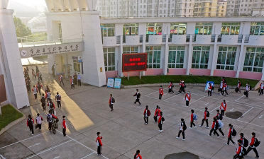 安国市南娄底中心小学阅读区