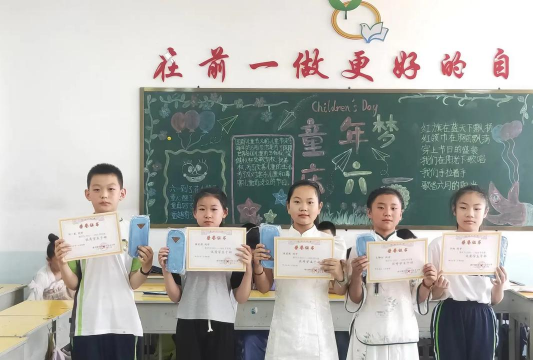 蔚州镇中心校前一完小阅读区